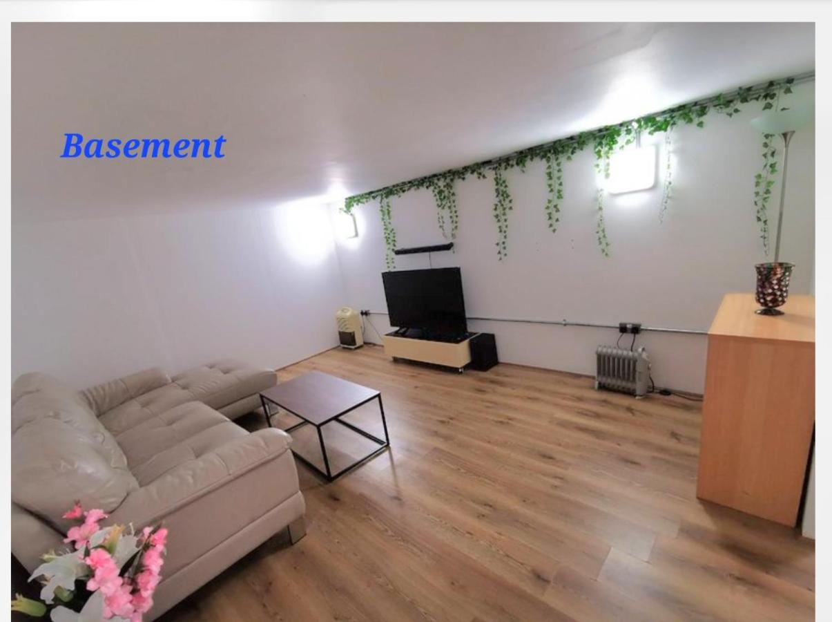4 Sleeps And Travel Cot- Close To And Restaurants Apartamento
