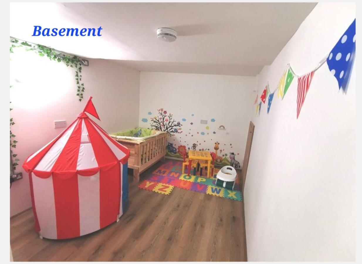 4 Sleeps And Travel Cot- Close To And Restaurants *