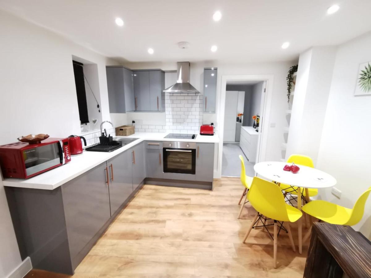 4 Sleeps And Travel Cot- Close To And Restaurants Apartamento Bournemouth