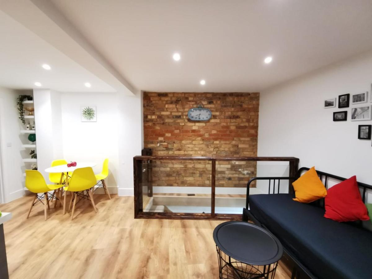 4 Sleeps And Travel Cot- Close To And Restaurants Apartamento *
