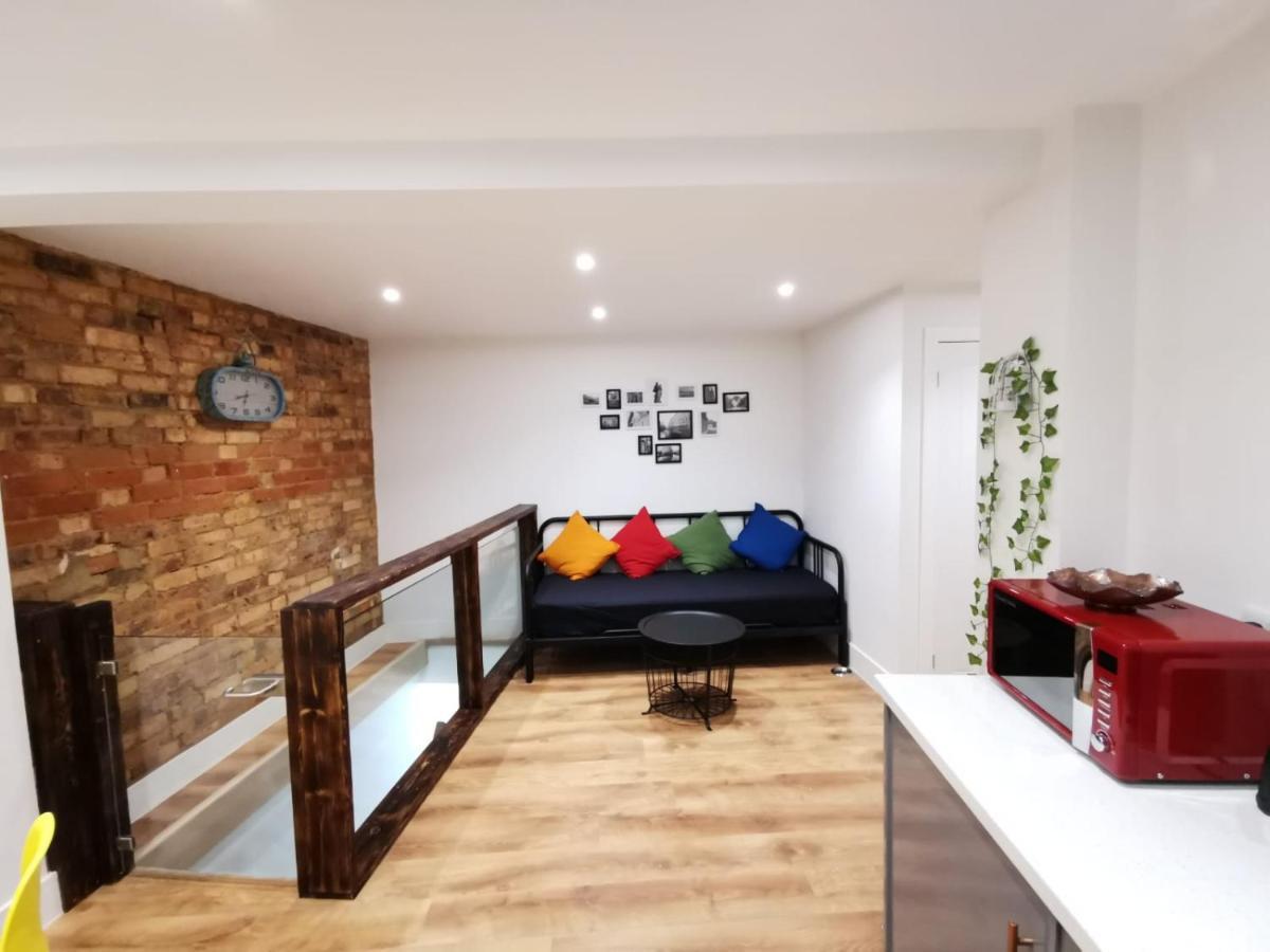 4 Sleeps And Travel Cot- Close To And Restaurants *